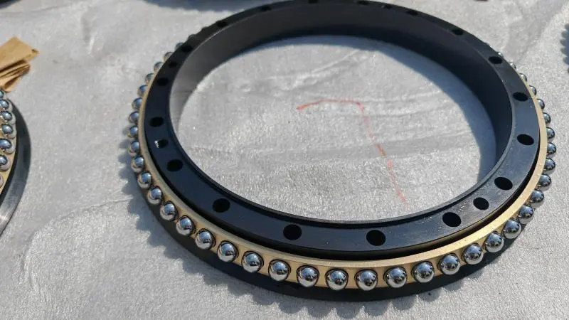 Standard GCr15 chrome steel balls in 70 series angular contact spindle bearings