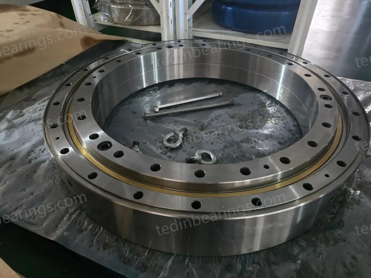 Custom double row angular contact ball bearings for medium and large-size applications