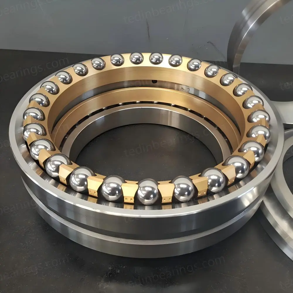 Double direction thrust angular contact ball bearing arrangement for precision machinery