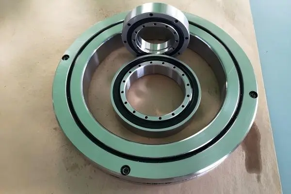 Crossed roller bearing for machine tool rotary table