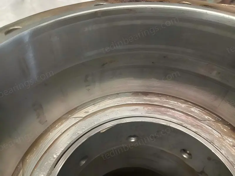 Customer-provided bearing inspection photo showing raceway surface contact fatigue marks after 2700 hours