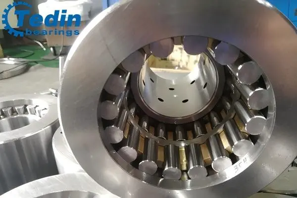 Rolling mill bearing selection based on load speed lubrication and working condition