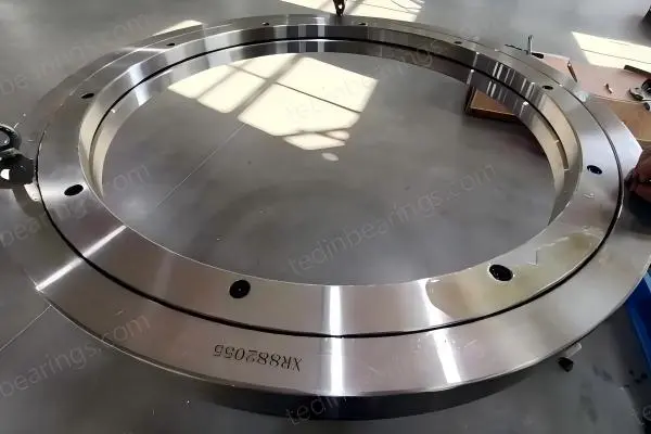 Crossed tapered roller bearings