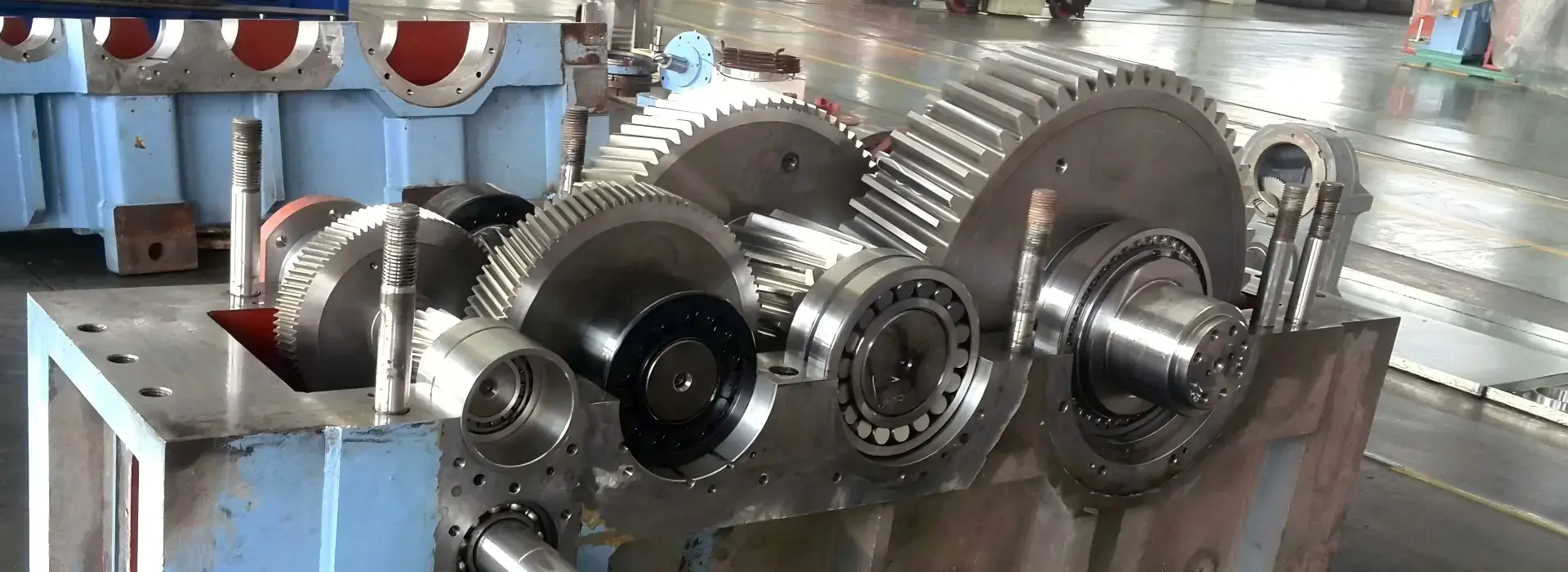 Gearbox bearings for industrial gearboxes and transmission systems