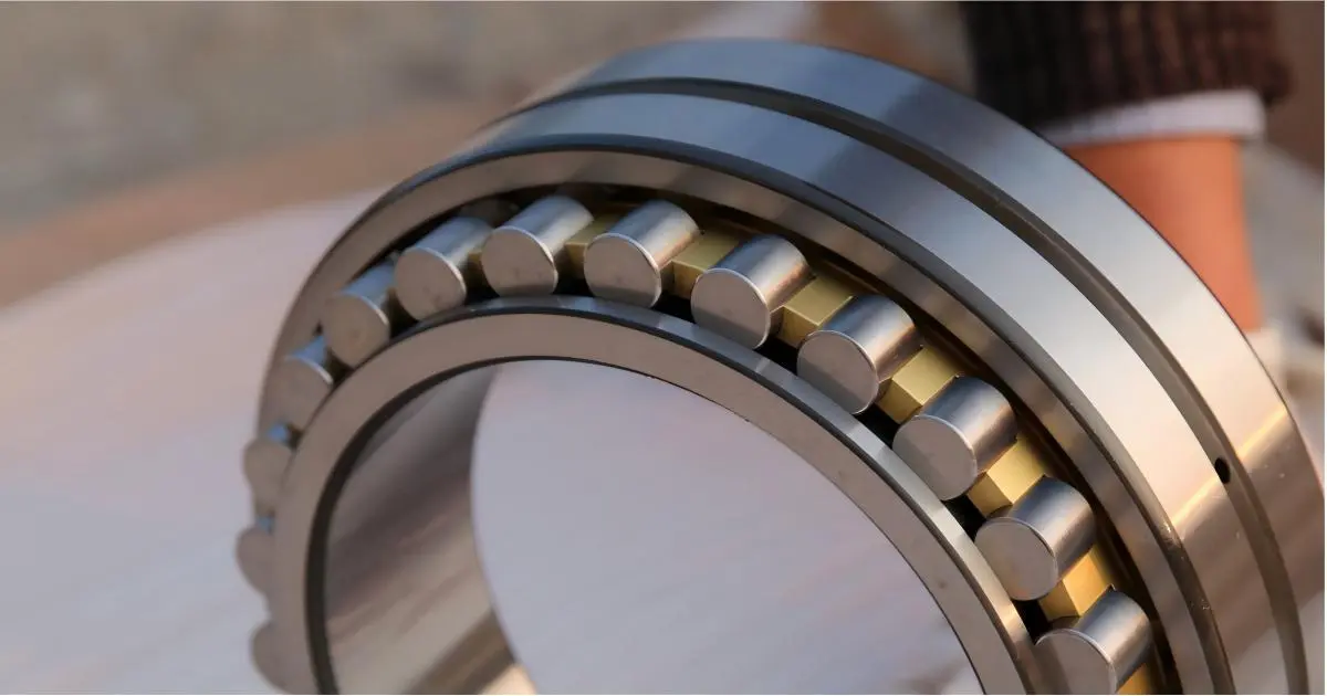 Double-row cylindrical roller bearing for a machine tool spindle
