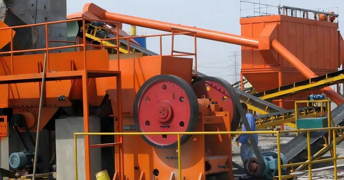 Jaw crusher and spherical roller bearing for eccentric shaft applications