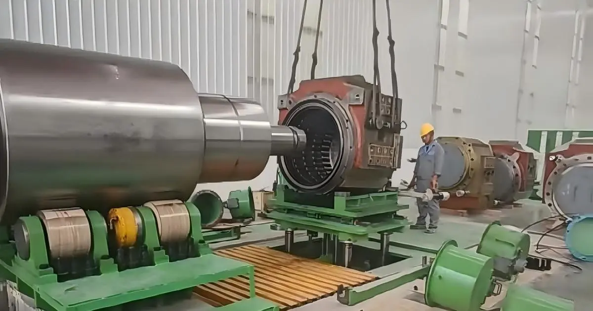 Rolling mill roll neck bearing and chock assembly
