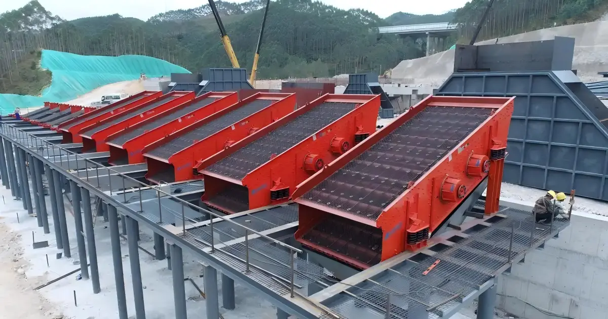 Vibrating screen and spherical roller bearing for exciter applications